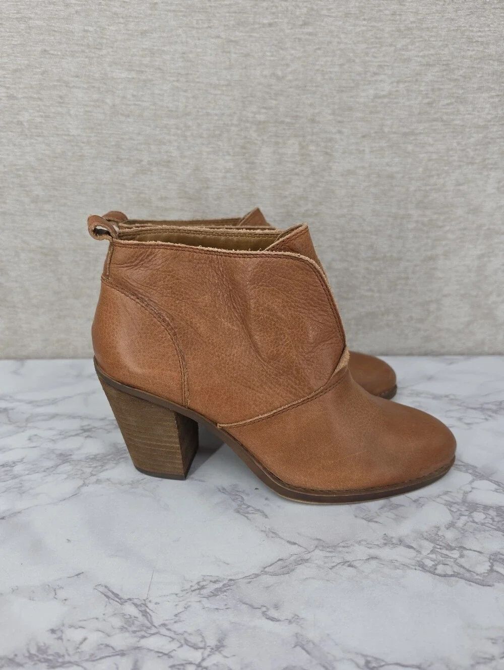 Lucky Brand Ehllen Women's Tan Leather Ankle Booties Boots Stacked Block Heel
